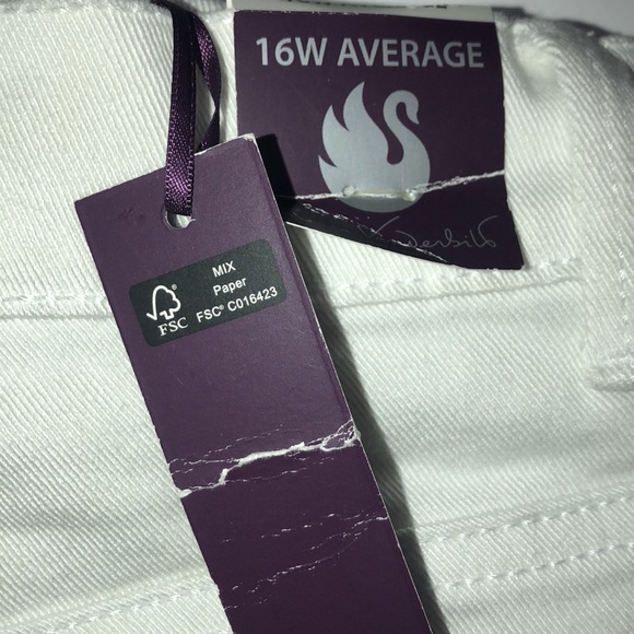 Gloria Vanderbilt® Amanda White Denim Jeans NWT - Picture 10 of 10